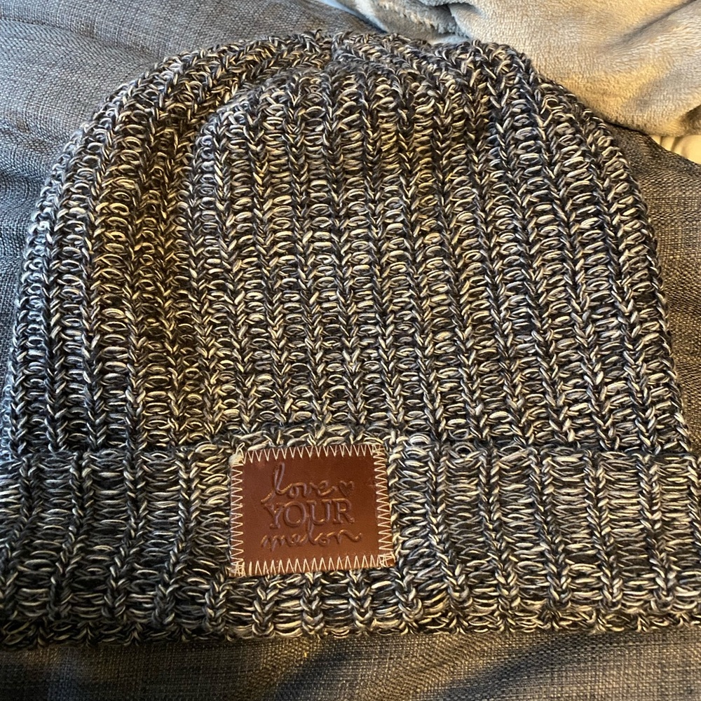 Love your melon black hat. I’ve worn this a few times.